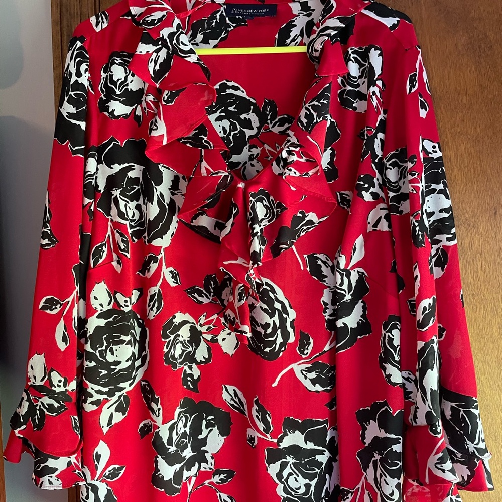 Jones New York Red and Black Ruffled 3/4 Sleeve Blouse